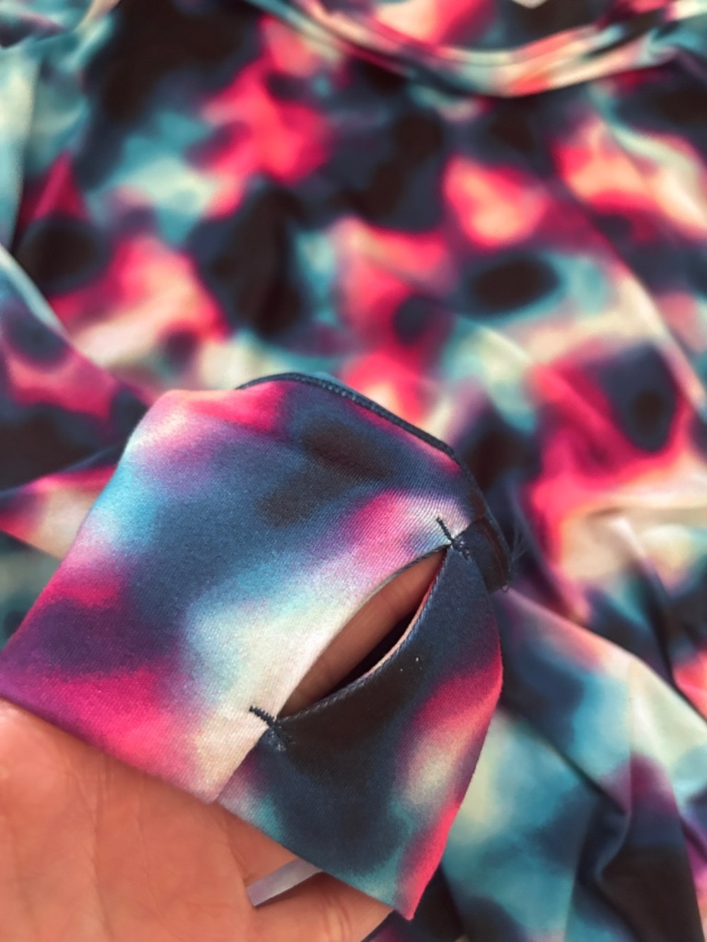 Tek Gear® Soft Tek Ruched Tie Dye Long Sleeve Tee Girls XL (14/16) - Picture 5 of 6